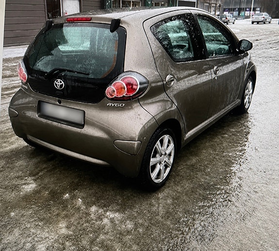 Toyota Aygo 2 of 2