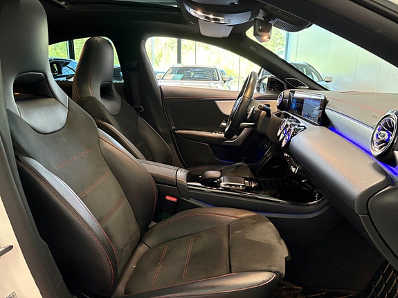 Mercedes-Benz CLA250 e 14 of 25