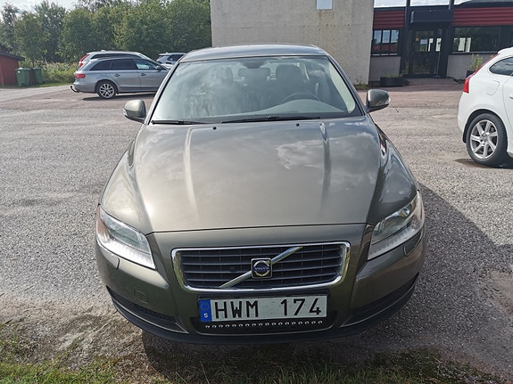 Volvo S80 2 of 5