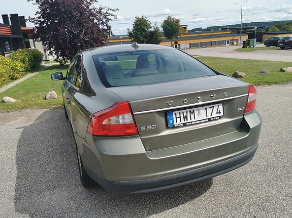 Volvo S80 4 of 5