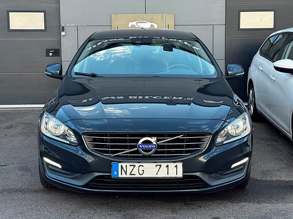 Volvo S60 2 of 18