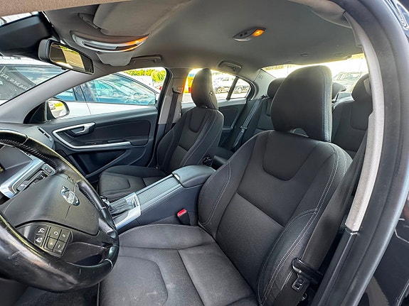 Volvo S60 16 of 18