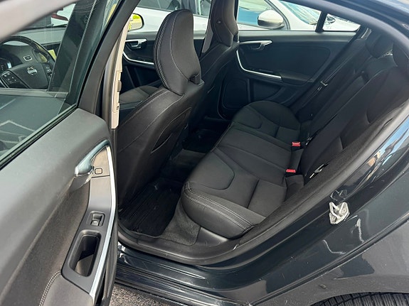 Volvo S60 17 of 18
