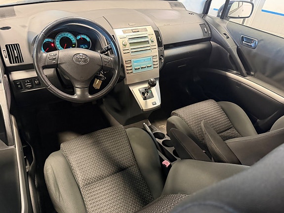 Toyota Corolla Verso 5 of 10