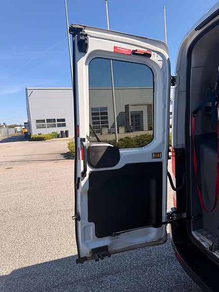 Ford Transit 10 of 28