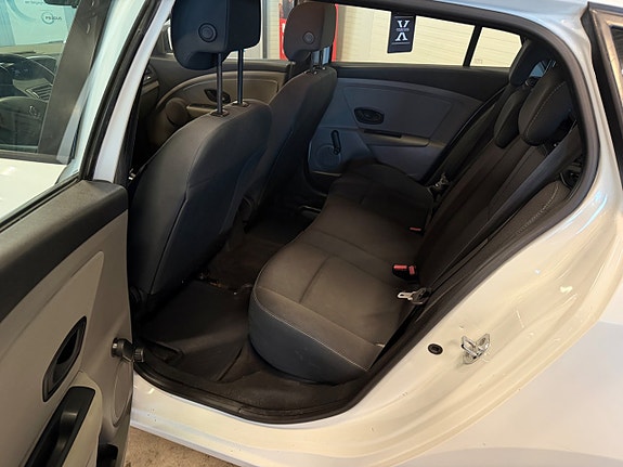 Renault Megane 8 of 10