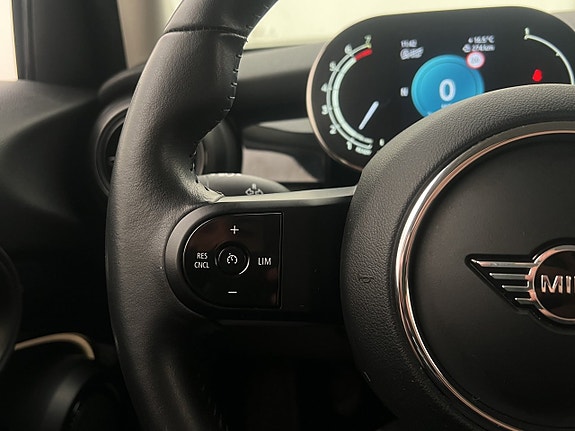 MINI Cooper 13 of 30