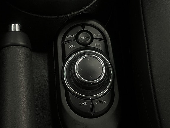 MINI Cooper 21 of 30