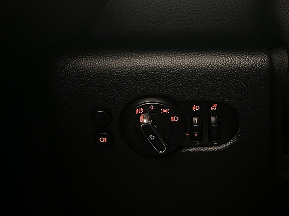 MINI Cooper 12 of 30