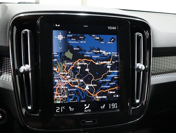 Volvo XC40 13 of 23