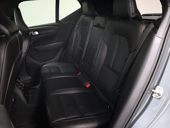 Volvo XC40 8 of 23