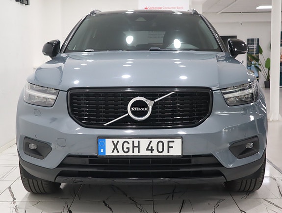 Volvo XC40 2 of 23