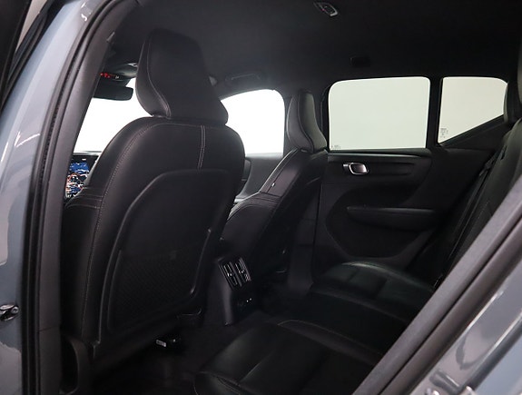 Volvo XC40 10 of 23