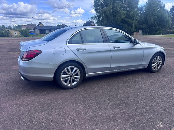 Mercedes-Benz C180 2 of 8