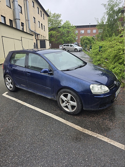 Volkswagen Golf V 2 of 2
