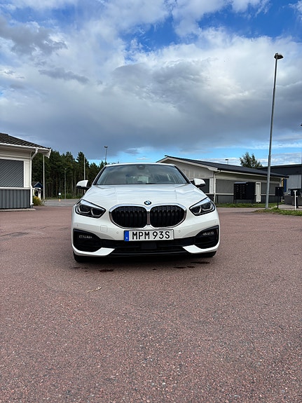 BMW 118i 8 of 14