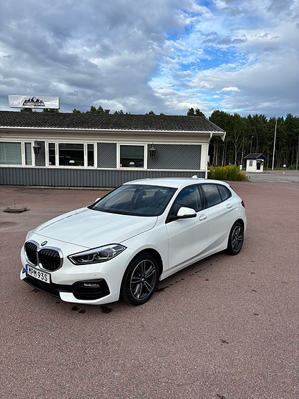 BMW 118i 2 of 14