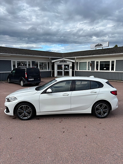 BMW 118i 3 of 14