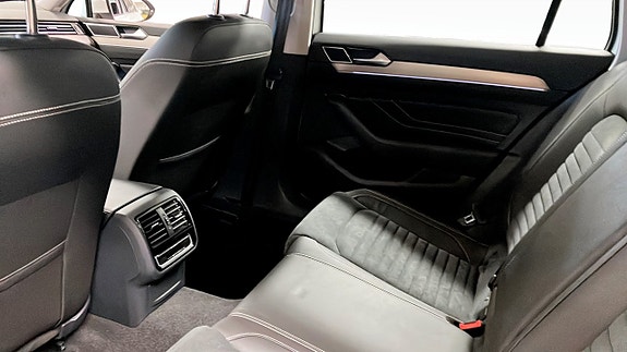 Volkswagen Passat 12 of 14