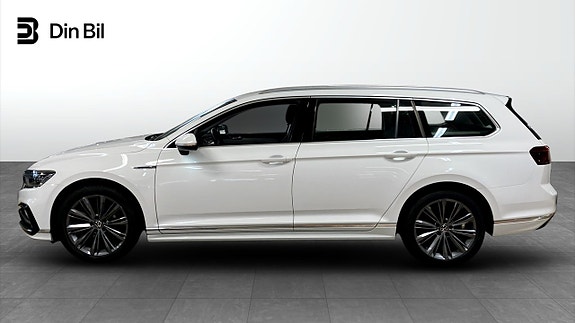 Volkswagen Passat 2 of 14