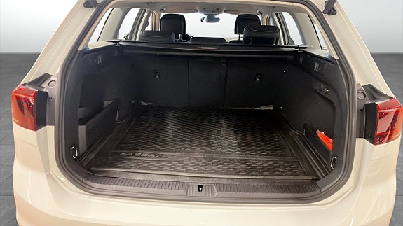 Volkswagen Passat 13 of 14