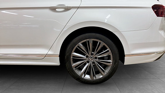 Volkswagen Passat 6 of 14