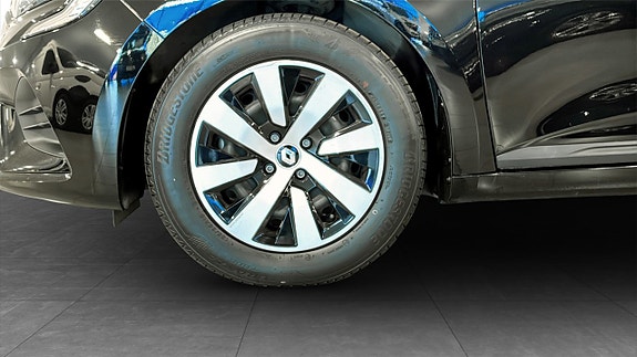 Renault Clio 9 of 9
