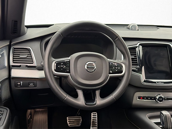 Volvo XC90 15 of 30