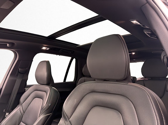 Volvo XC90 13 of 30