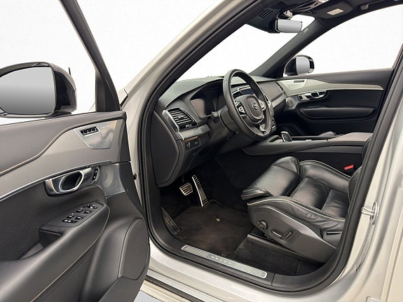 Volvo XC90 11 of 30