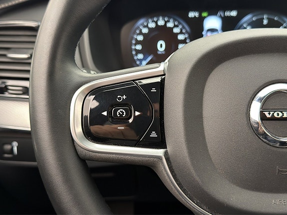 Volvo XC90 19 of 30