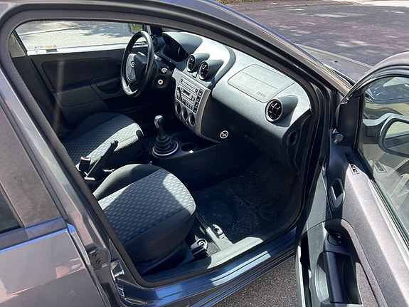 Ford Fiesta 10 of 16