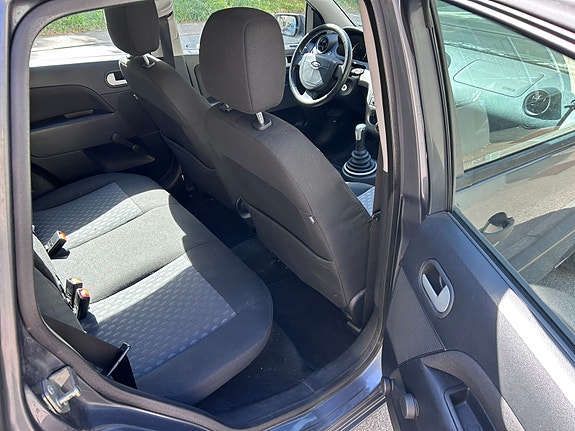 Ford Fiesta 12 of 16