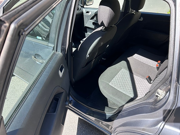 Ford Fiesta 11 of 16
