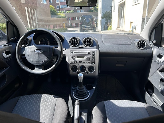 Ford Fiesta 9 of 16
