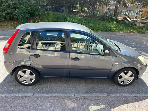 Ford Fiesta 4 of 16