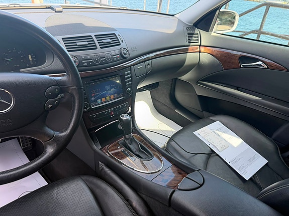 Mercedes-Benz E200 7 of 11