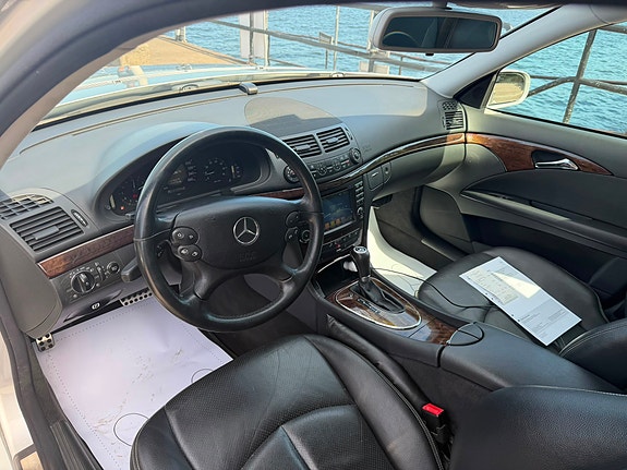 Mercedes-Benz E200 3 of 11
