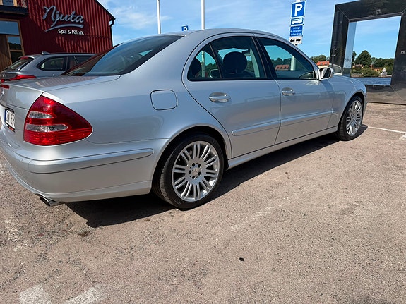 Mercedes-Benz E200 9 of 11