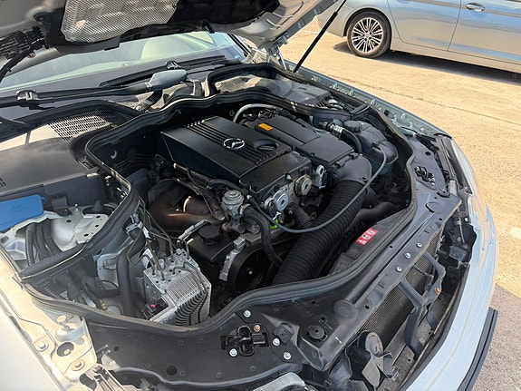 Mercedes-Benz E200 5 of 11