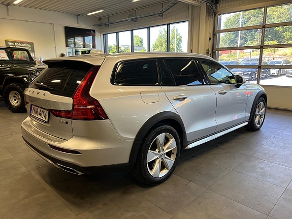 Volvo V60 Cross Country 7 of 26