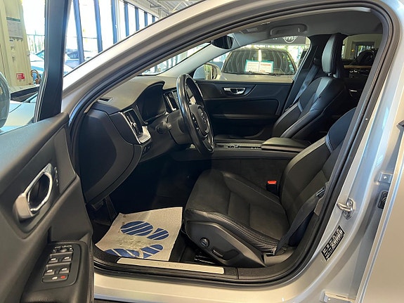 Volvo V60 Cross Country 13 of 26