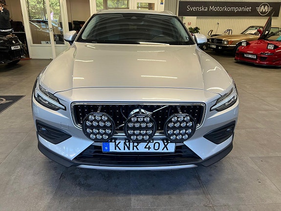 Volvo V60 Cross Country 2 of 26