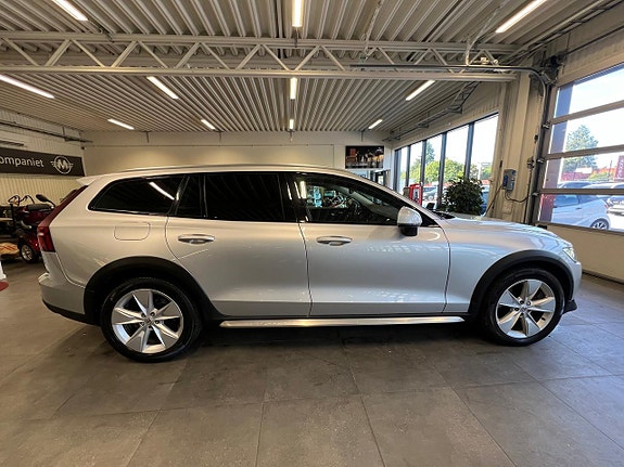 Volvo V60 Cross Country 8 of 26