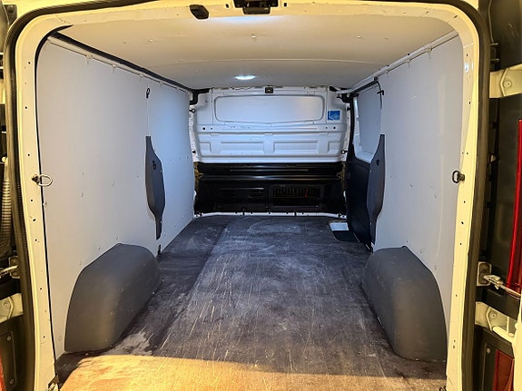 Renault Trafic 9 of 16