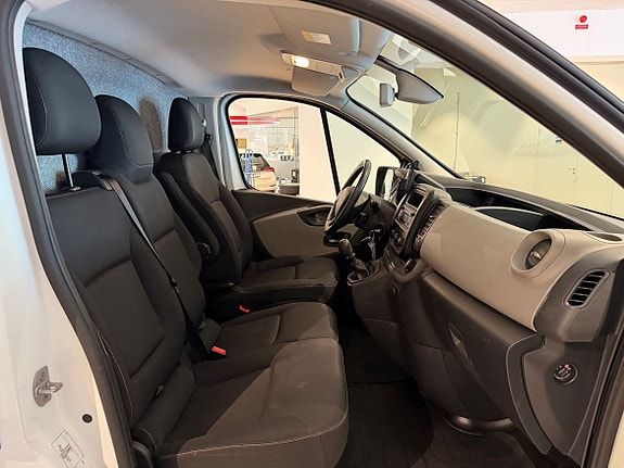 Renault Trafic 16 of 16