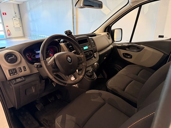 Renault Trafic 11 of 16