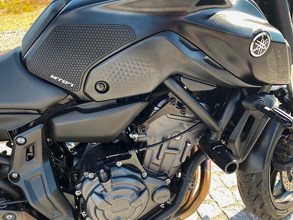 Yamaha MT-07 4 of 7