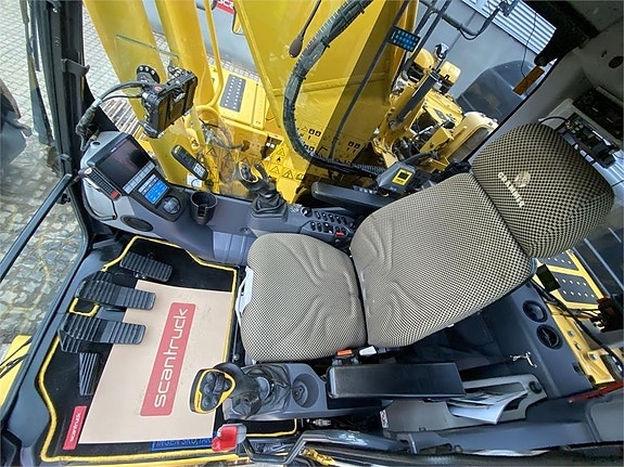 Komatsu PC240LC-11EO 3 of 10