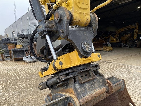 Komatsu PC240LC-11EO 9 of 10